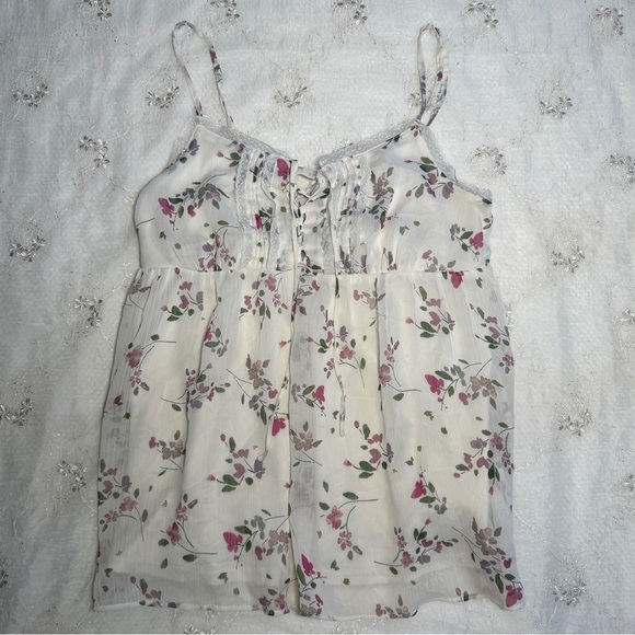 Candie's Tops - Vintage Y2K Candie’s White Floral Tank Top – Size Large (Best for Smaller Bust)